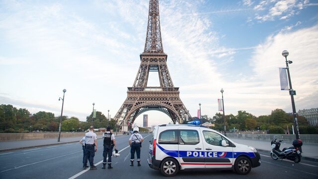 Paris'te başörtülü 2 kadına yönelik saldırıda 2 gözaltı