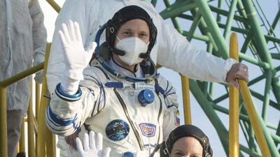 6 ay sonra dünyaya döndüler!