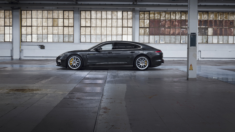 700 beygirlik Panamera geliyor