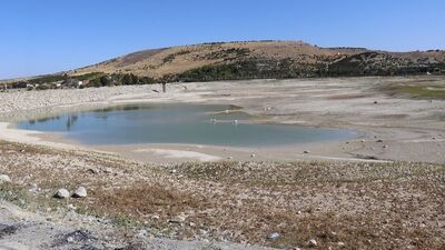 Pınarbaşı göletinde sular çekildi
