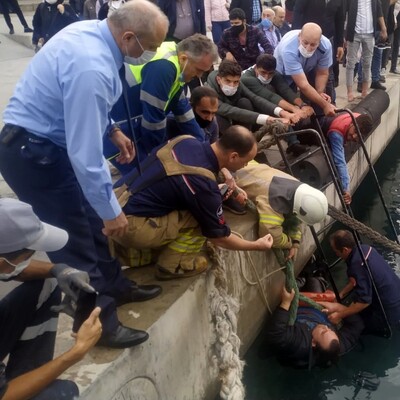 Sahilde akılalmaz olay! Korona nedeniyle el uzatmadılar