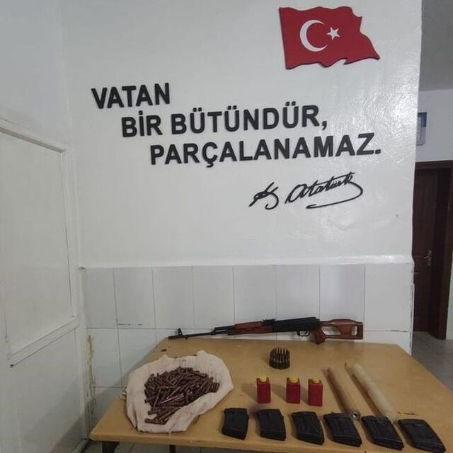 Hakkari'de PKK'ya ait silah ve mühimmat ele geçirildi