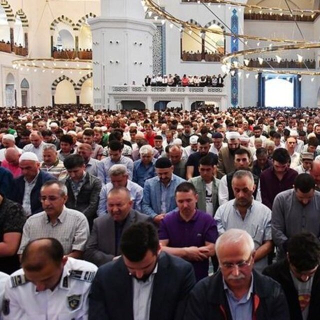 Cuma namazı saat kaçta kılınacak?