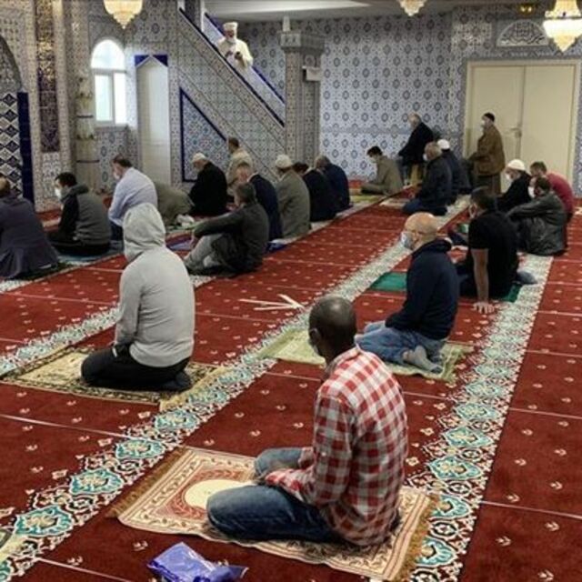 Cuma namazı nasıl kılınır?