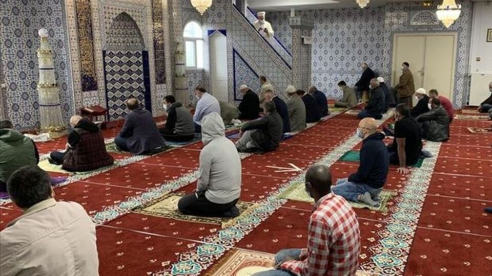 Cuma namazı nasıl kılınır?