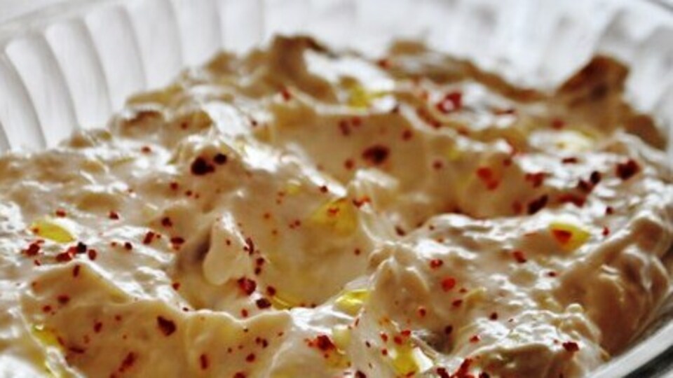 Yoğurtlu közlenmiş patlıcan salatası için püf noktalar