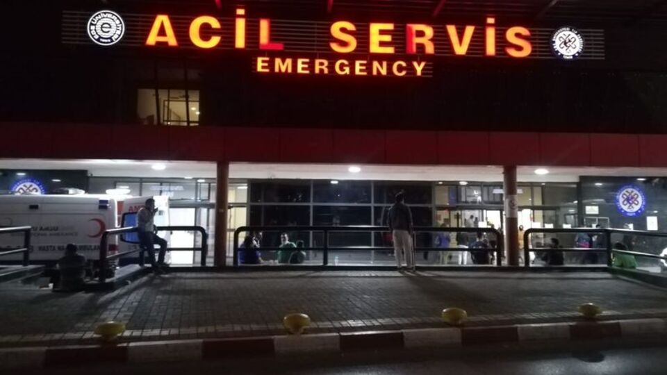 Tartıştığı oğlunu silahla vurdu