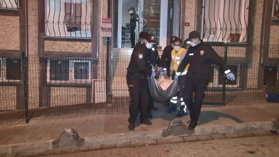 Koca dehşeti! Eşini defalarca bıçaklayıp öldürdü