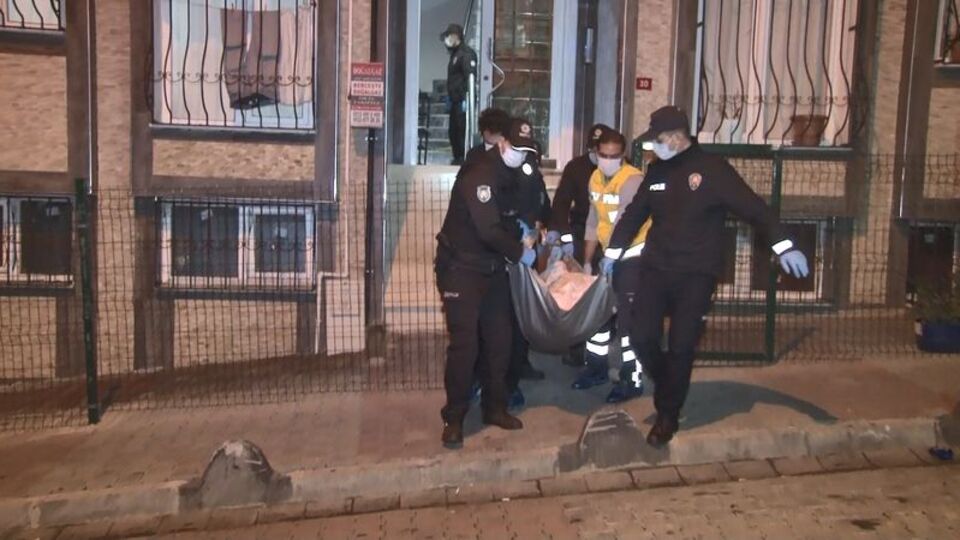 Koca dehşeti! Eşini defalarca bıçaklayıp öldürdü