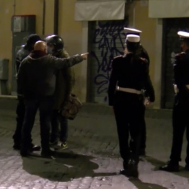Napoli'de sokağa çıkma yasağı protestosu