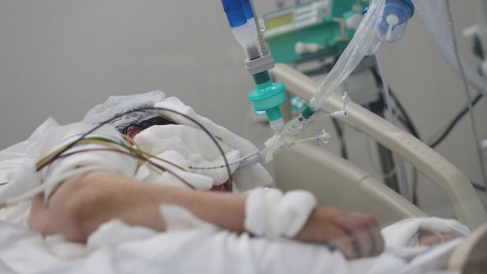 'Bilinci açık Kovid-19 hastasını entübe etmemek için her şeyi yapıyoruz'