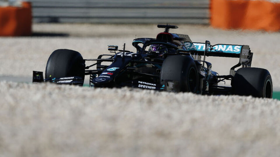 Pole pozisyonu Hamilton'ın