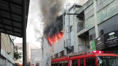 Kağıthane'de iş merkezinde yangın