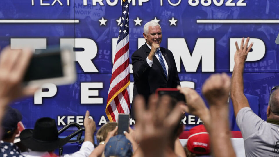 Pence'in yanındakiler de korona oldu!