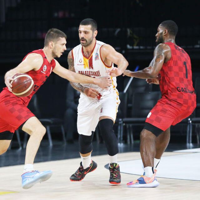 Galatasaray evinde boyun eğdi