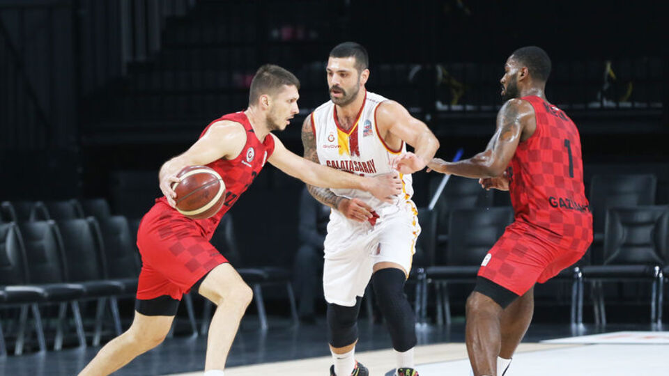 Galatasaray evinde boyun eğdi