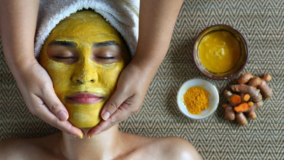 Zerdeçal maskesinin hazırlanışı ve faydaları