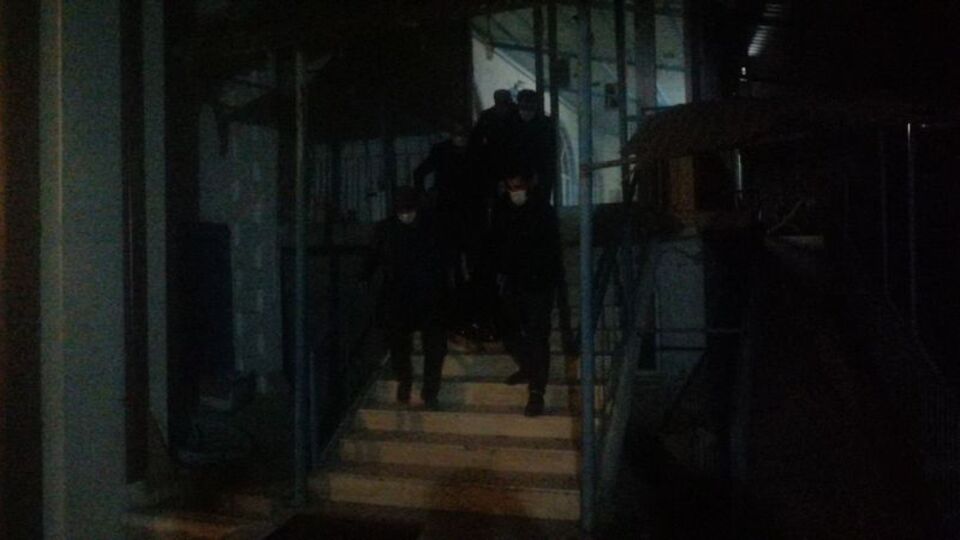 Mesaiye kalan genç nakkaş evine dönemedi