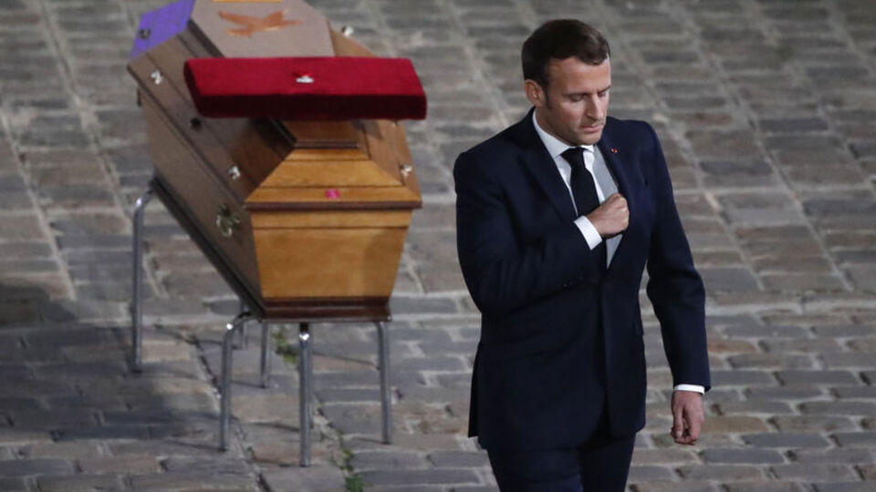 Macron, Arapça paylaşımla meydan okudu!