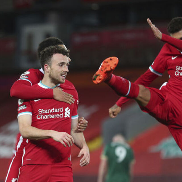 Liverpool ekipleri zirvede