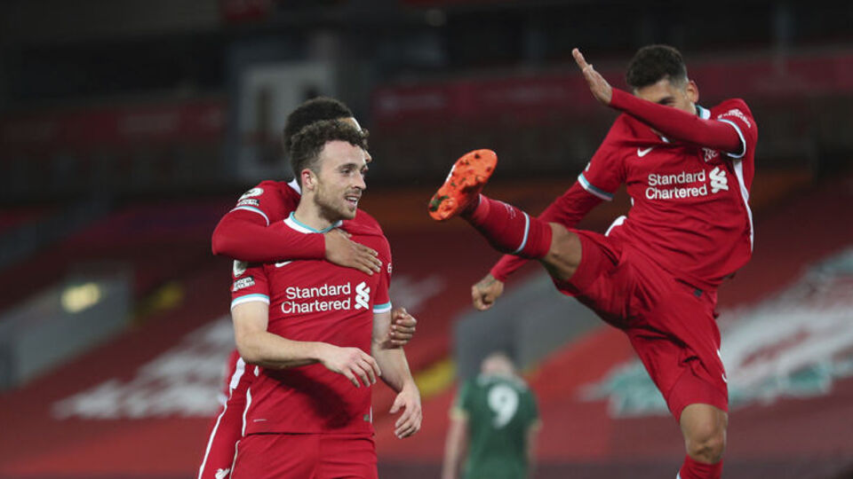 Liverpool ekipleri zirvede