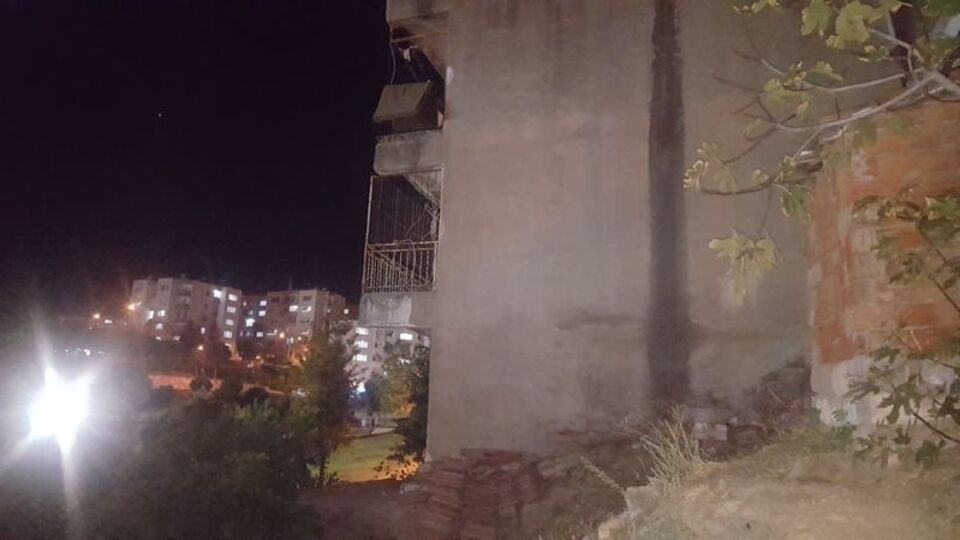 Balkondan düşen 2 yaşındaki çocuk öldü