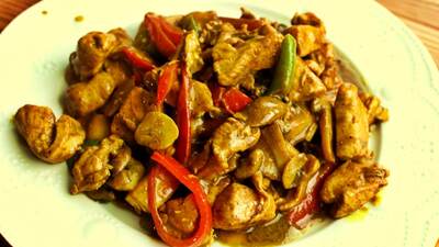 Köri soslu mantarlı tavuk tarifi