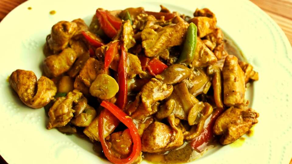 Köri soslu mantarlı tavuk tarifi