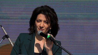 Paşinyan'ın eşi cepheye gidiyor!