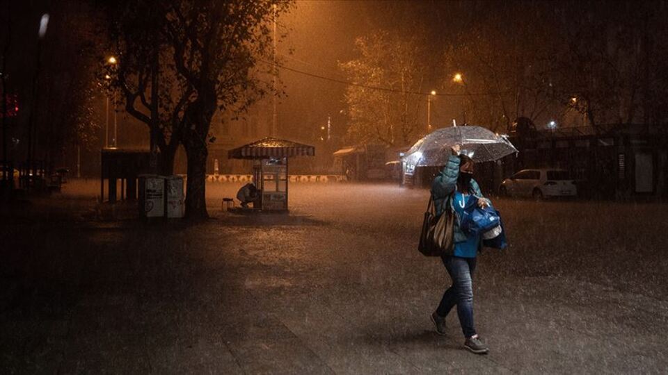 Meteoroloji'den peş peşe sağanak yağış uyarısı