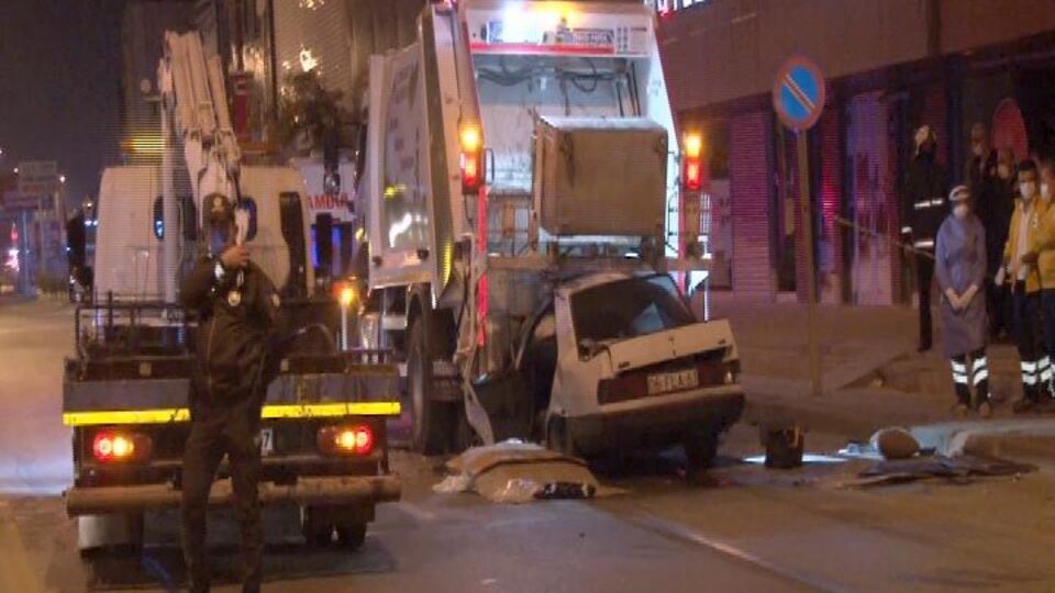 Otomobil, çöp kamyonuna ok gibi saplandı: 1 ölü