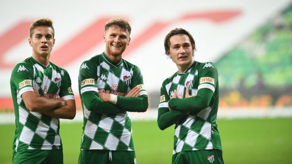 Bursaspor gençleriyle sahada