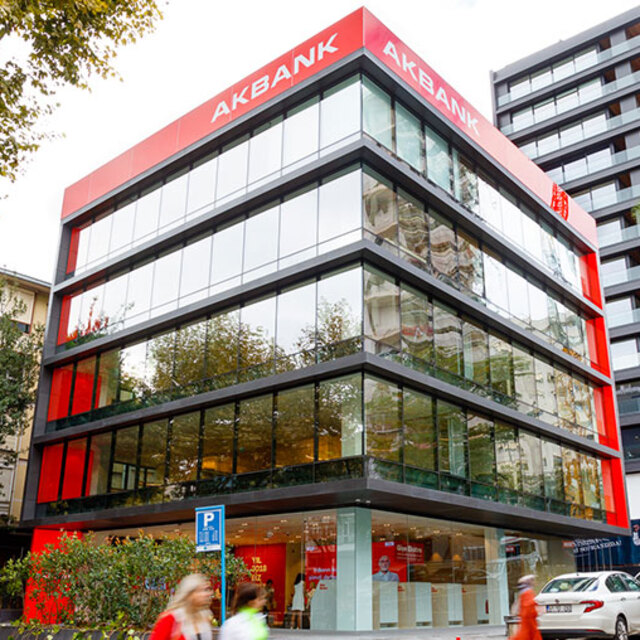 Akbank, 9 ayda 322 milyar kredi kullandırdı