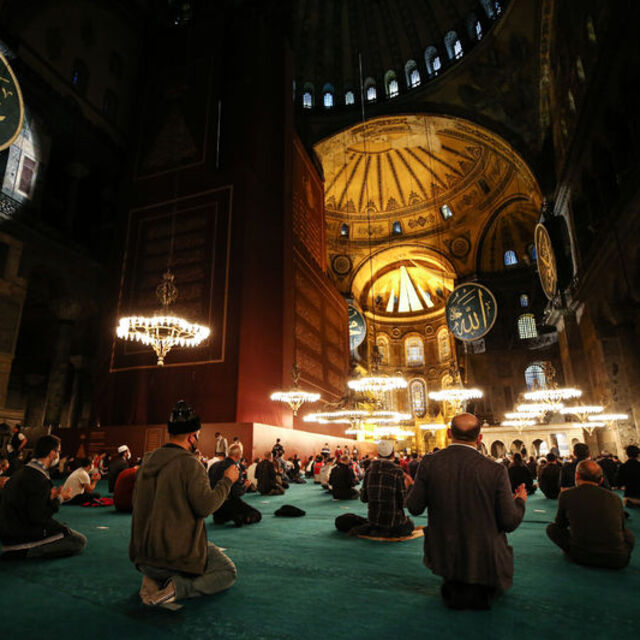 86 yıl sonra Ayasofya'da Mevlit Kandili idrak edildi