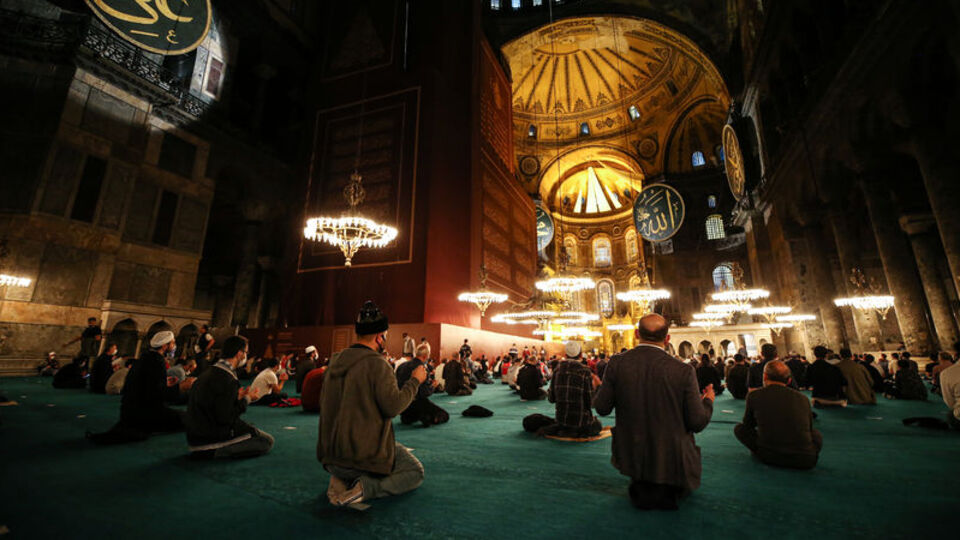 86 yıl sonra Ayasofya'da Mevlit Kandili idrak edildi