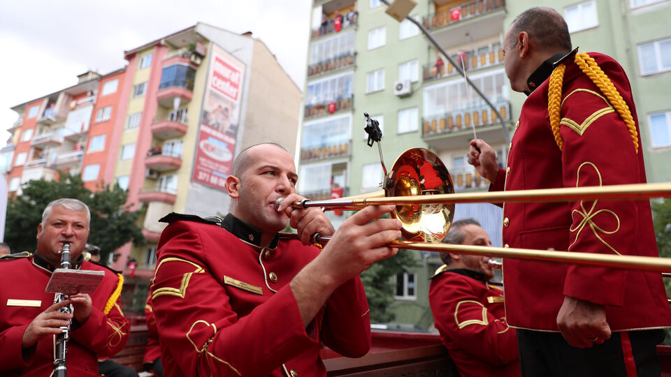 İzmir Marşı bestesi kime ait?
