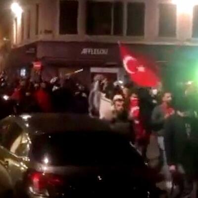 "Türk bayrağı yakmasınlar diye gittik!" Lyon'da Türkler sokağa indi!