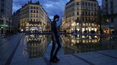 Avrupa'nın koronavirüs kabusu geri döndü: Hangi ülke ne önlemler alıyor?