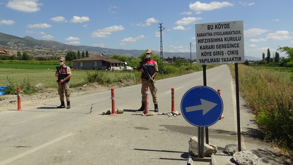 Çobanın testi pozitif çıktı, köy karantinaya alındı