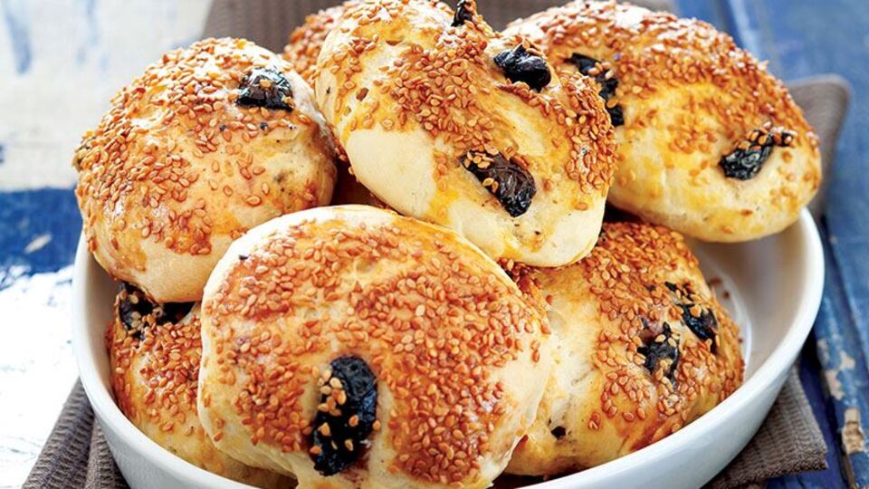 Leziz zeytinli poğaçalar için pratik tarif