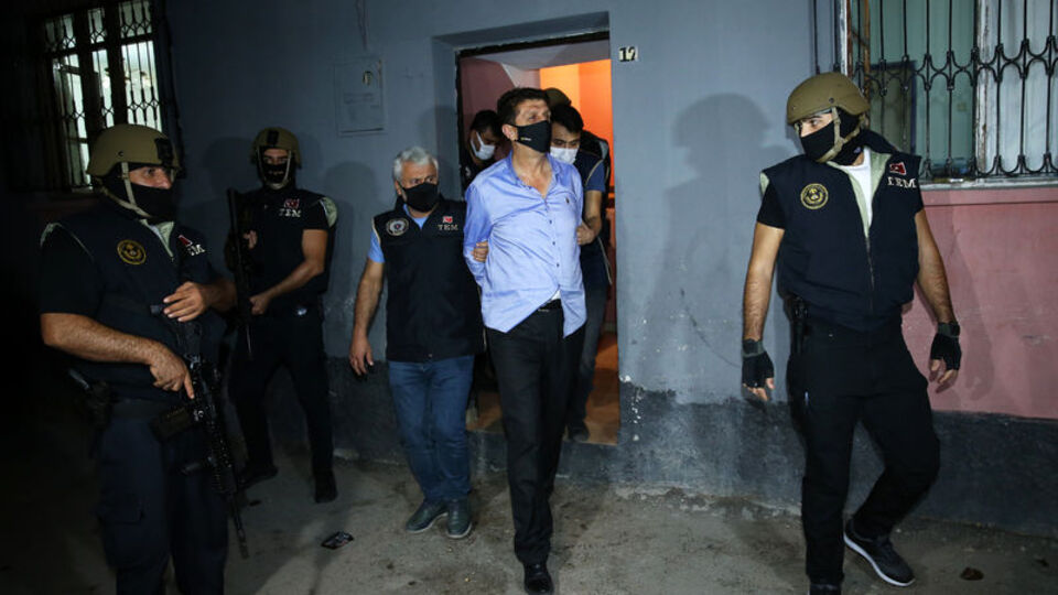 Adana'da terör örgütü iş birlikçilerine operasyon