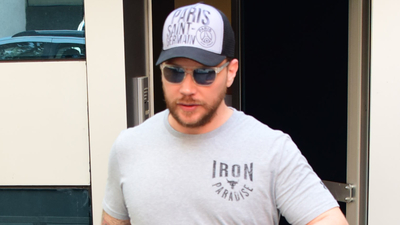 Topallayarak yürüyor