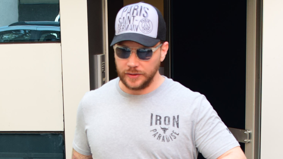 Topallayarak yürüyor