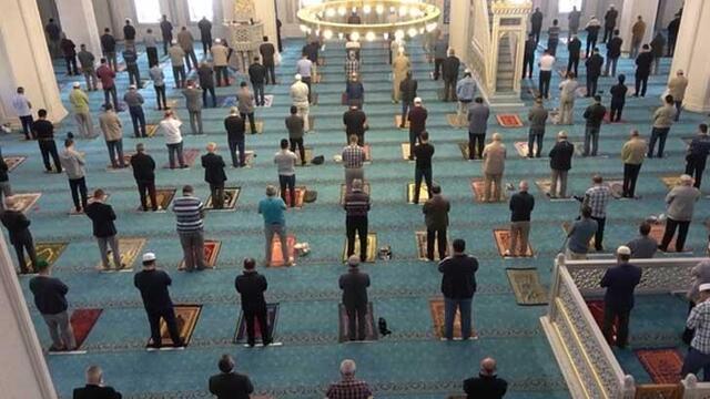 İzmir cuma saati kaçta?