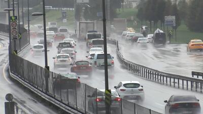 Beklenen yağış İstanbul'da başladı!