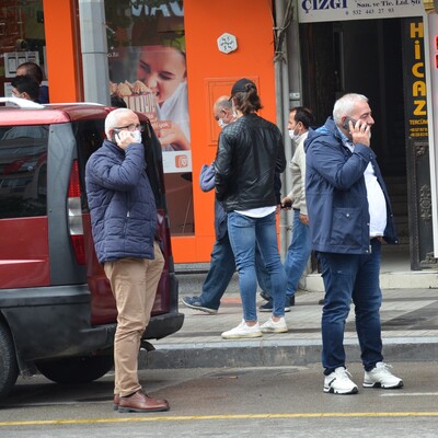 Uyardılar: SMS ve interneti kullanın!