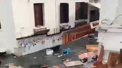 Deniz suları sokakları kapladı!