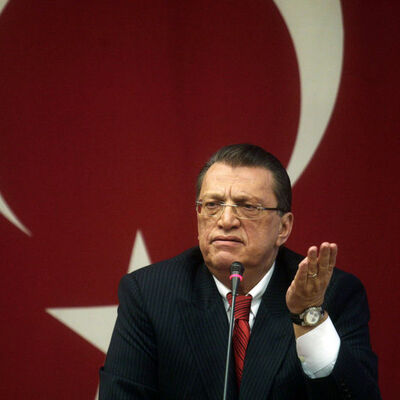 Mesut Yılmaz yaşamını yitirdi!