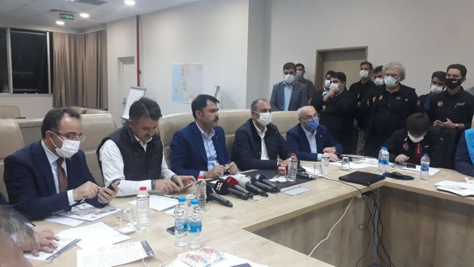 Deprem bölgesindeki Bakanlardan önemli açıklamalar