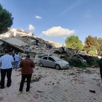 İzmir'de 6,6 büyüklüğünde deprem!